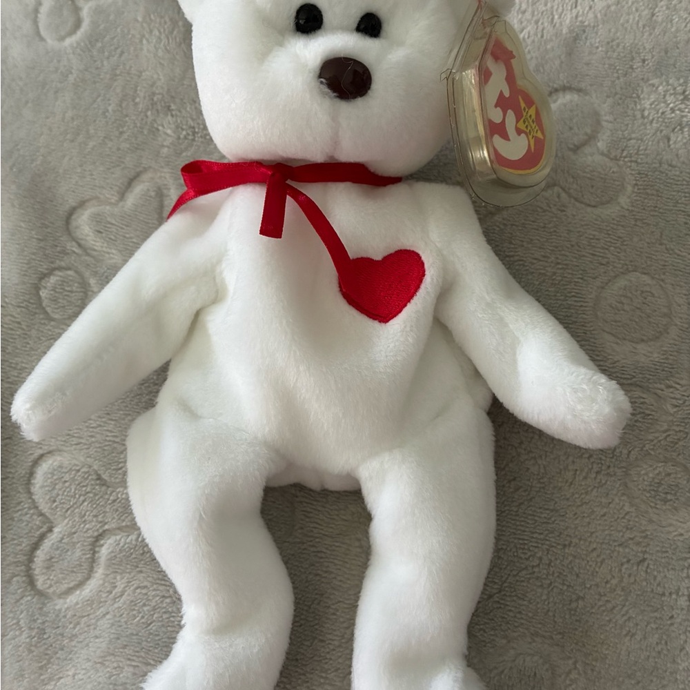 White TY Valentino 4058 with embroidered Red Heart & case. Highly Collectible!